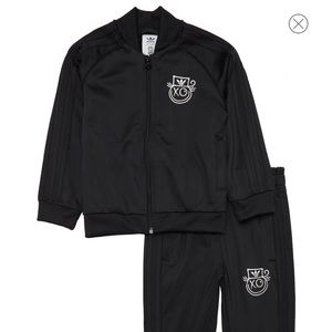 Kids' SST Track Set
ADIDAS ORIGINALS
Little Boy 5-6 yrs old